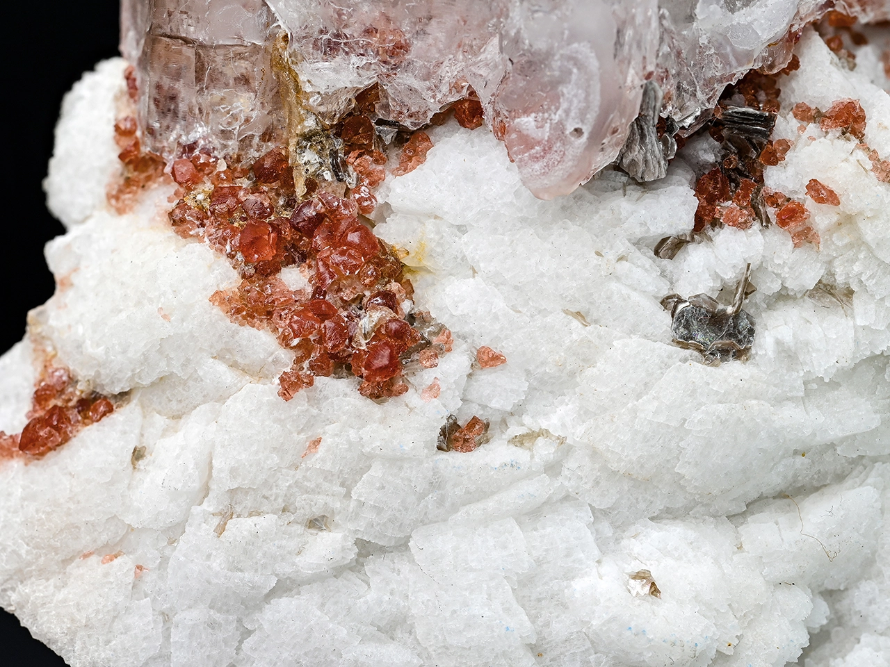 Quartz with Spessartine Garnet and Albite – Pakistan